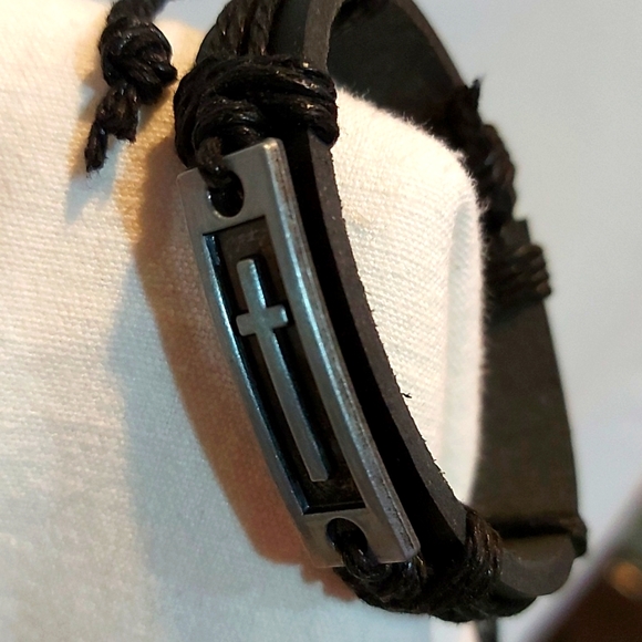 NWOT; Cross Unisex bracelet black leather adjustable - Picture 1 of 5